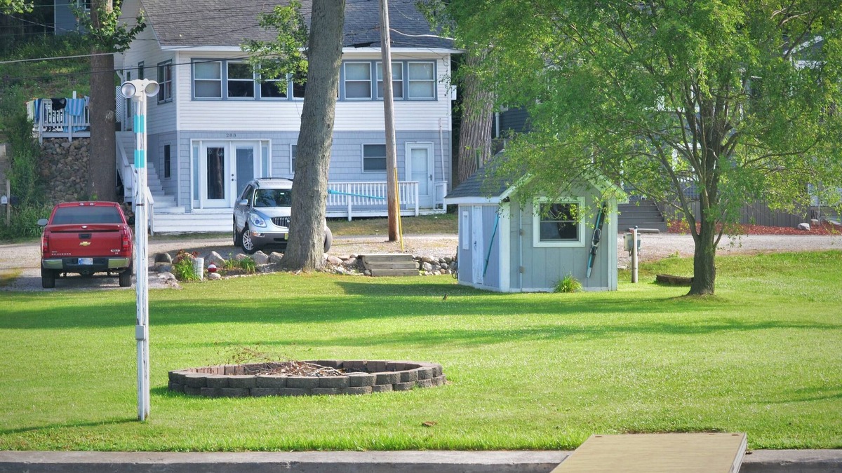 Leesburg Cottage | Lakefront Cottage on Big Barbee Lake with ALL the amenities to Enjoy the Lake!