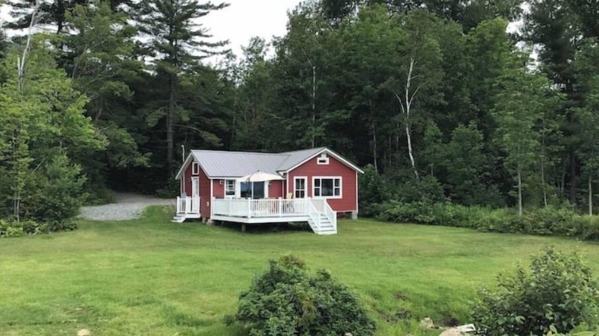 Concord Cottage | Lakefront Cottage on beautiful Miles Pond w/dock.