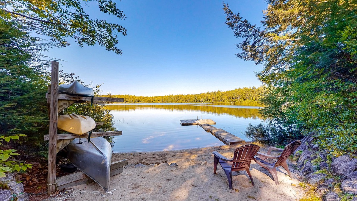 Madison House | Lakefront cottage on Big Pea Porridge Pond w/private dock, beach, kayaks, canoe