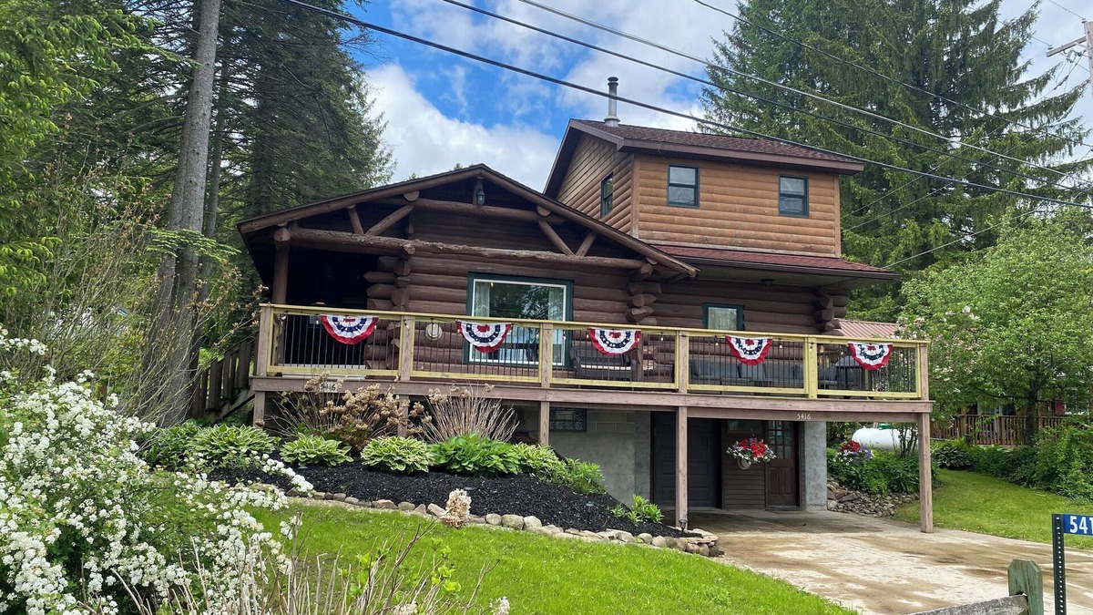 Arcade Cabin | Lakefront Cottage on Java Lake
