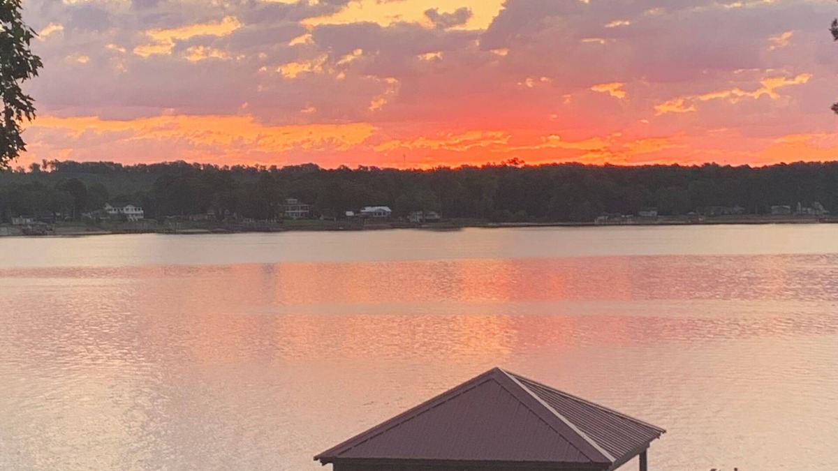 Ridgeway Cottage | Lakefront Cottage on Lake Wateree with Dock for Fishing, beautiful views & more!