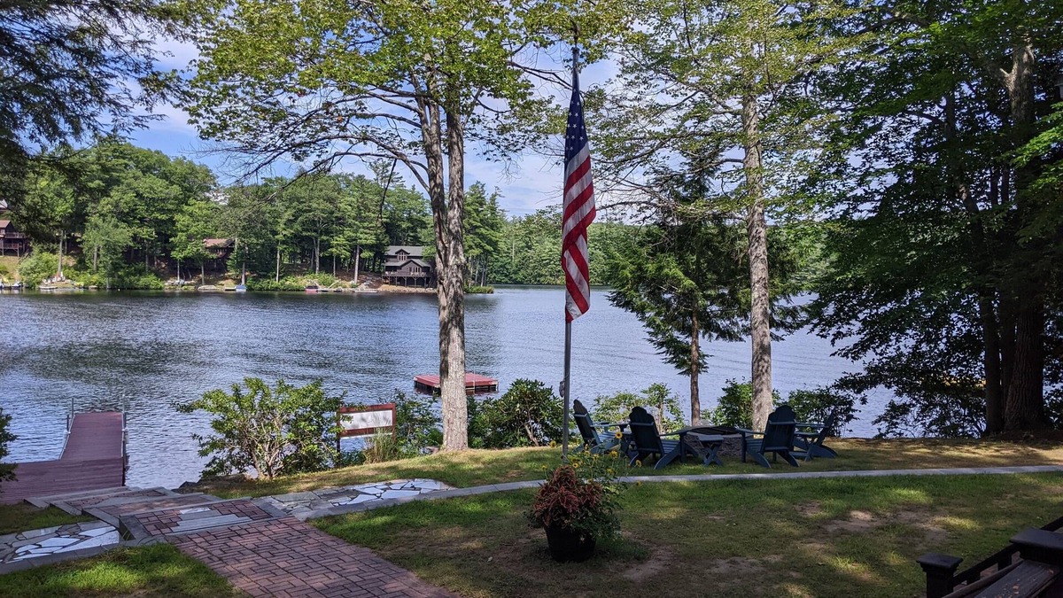 Weare House | Lakefront Cottage on Peaceful Horace Lake
