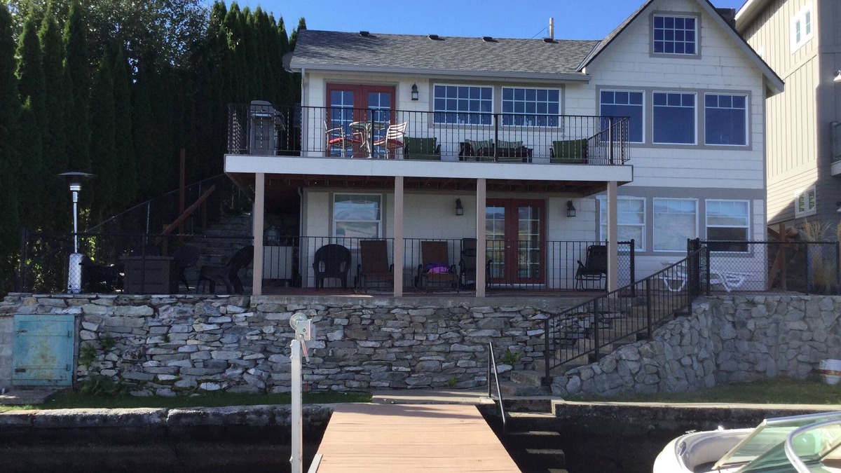 Chelan Cottage | Lakefront Cottage on South Shore with private dock + boat lift + buoy.