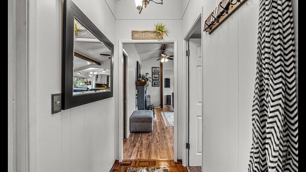 Lake McMurray Cabin | Lakefront Cottage