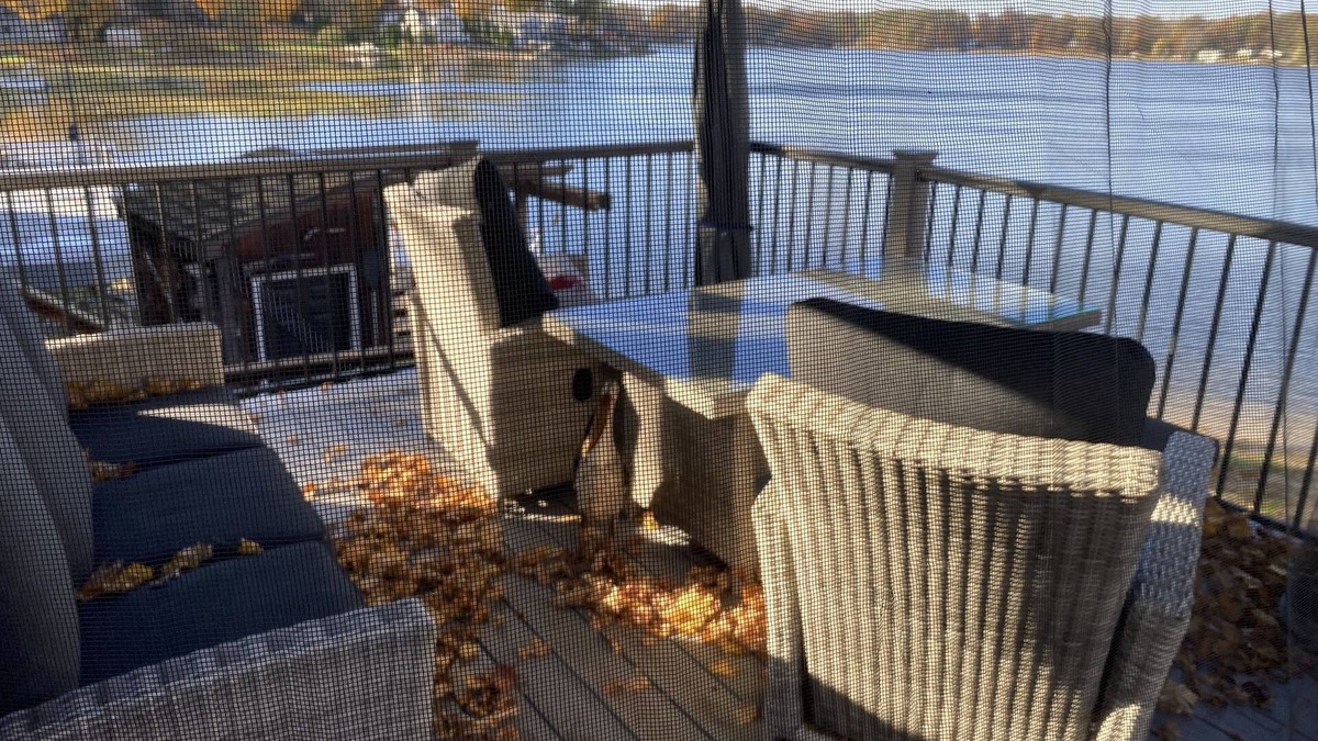 Hudson Lake Cottage | Lakefront cottage on scenic Hudson Lake