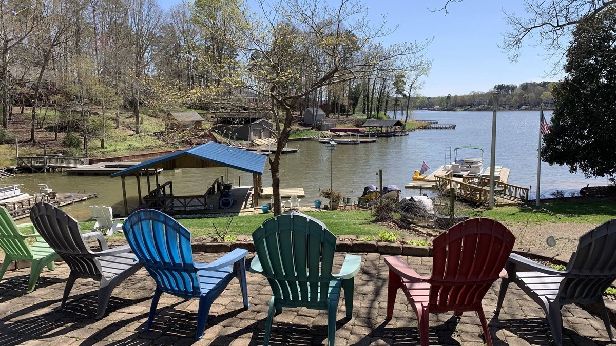 New London House | Lakefront Cottage