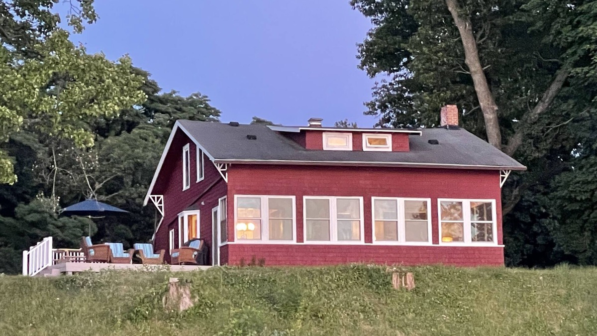 Paw Paw Cottage | Lakefront cottage