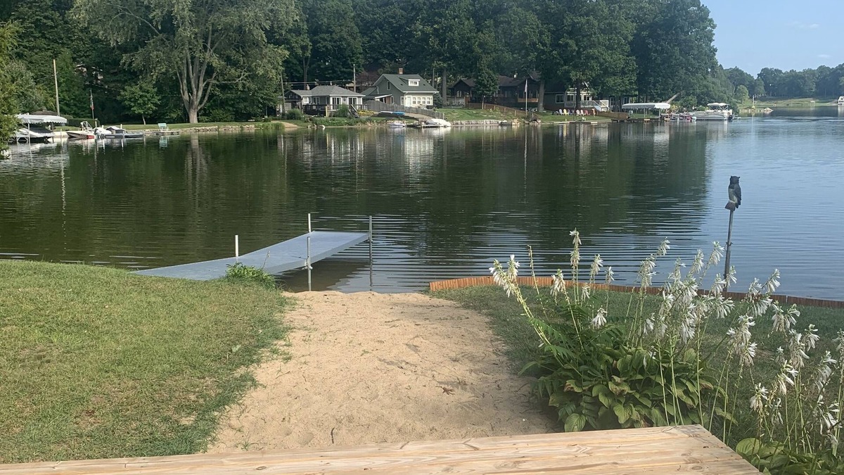 Paw Paw Cottage | Lakefront Cottage!