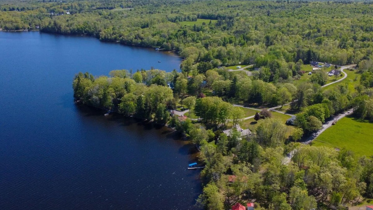Sidney Cottage | Lakefront Cottage