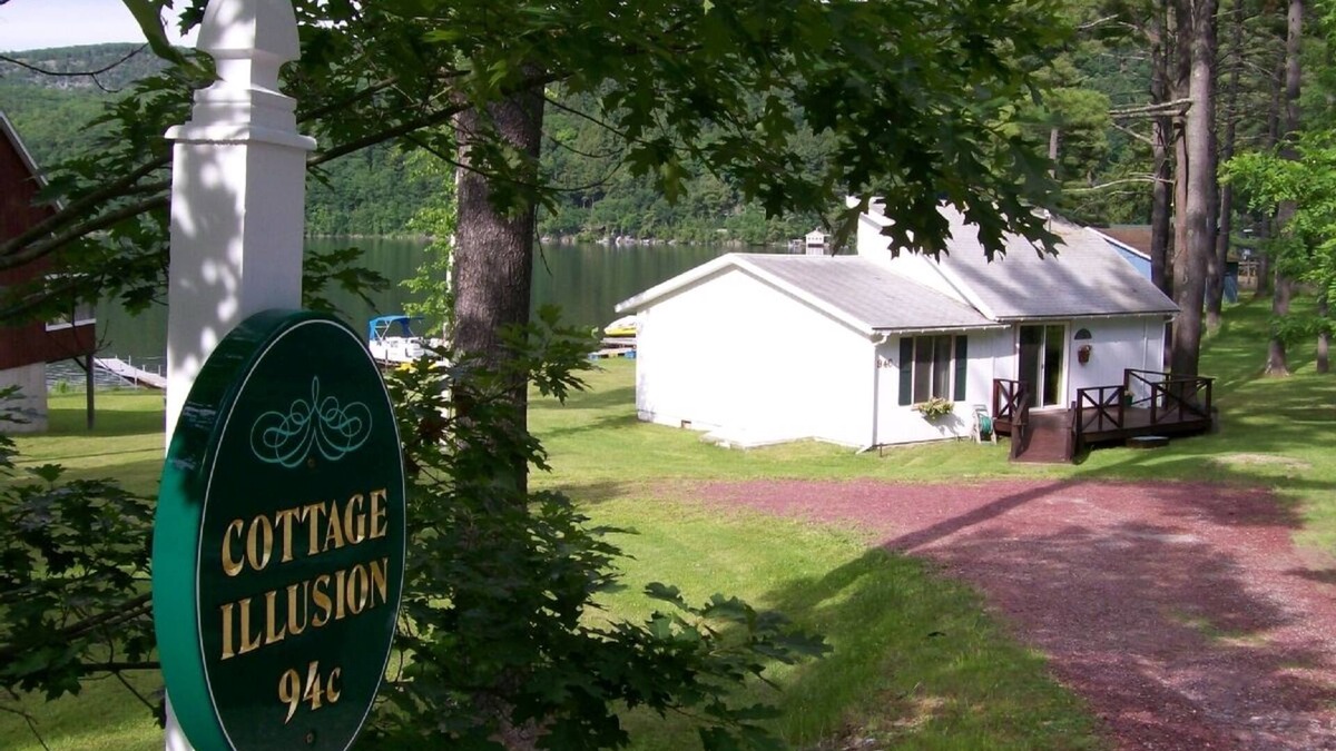 Wells Cottage | Lakefront Cottage w/Breathtaking Views! Hiking.PaddleBoat.Doc.Fishing.WiFi