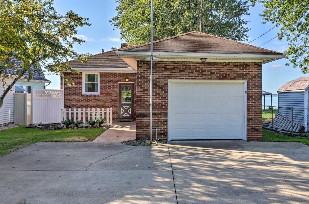 Port Clinton House | Lakefront Cottage with Fishing and Private Yard!