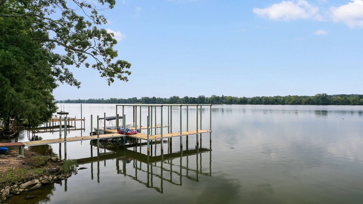 Tuscumbia Cottage | Lakefront Cottage with Boat Slip and Paddleboat