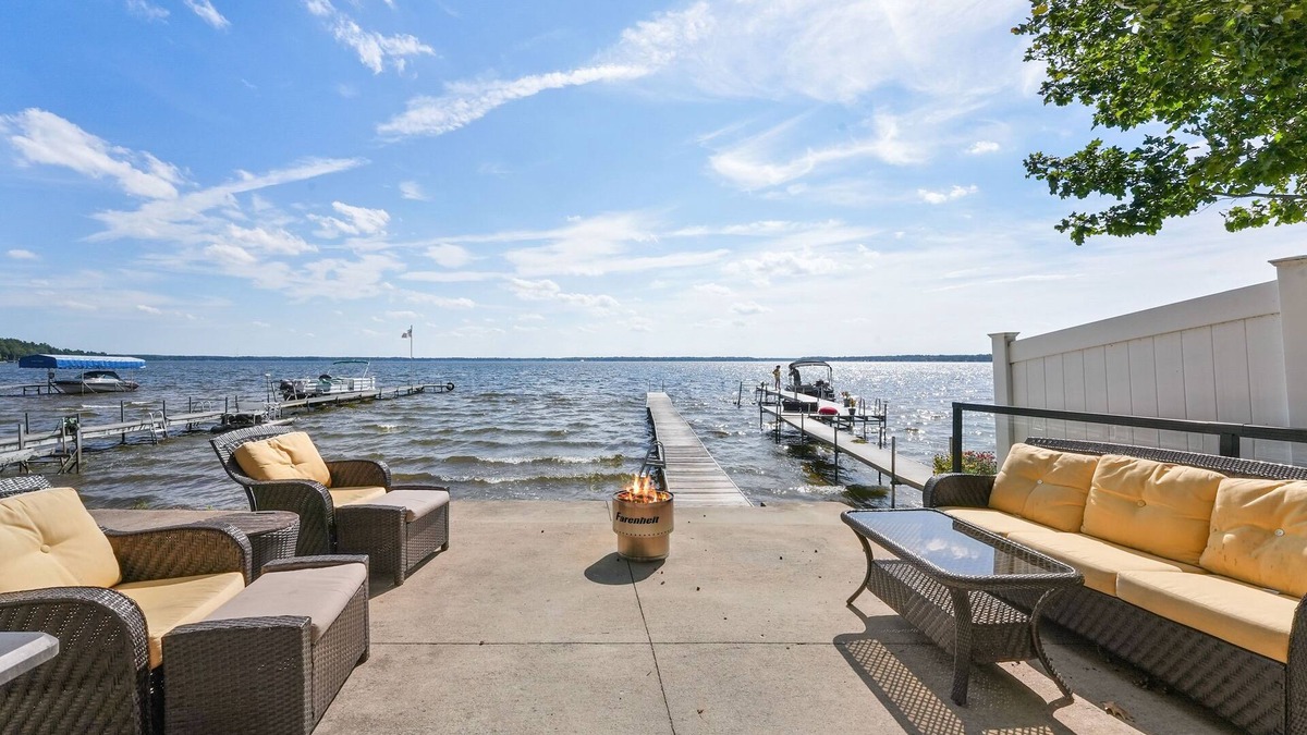 Cadillac House | Lakefront Cottage with Sunset Views