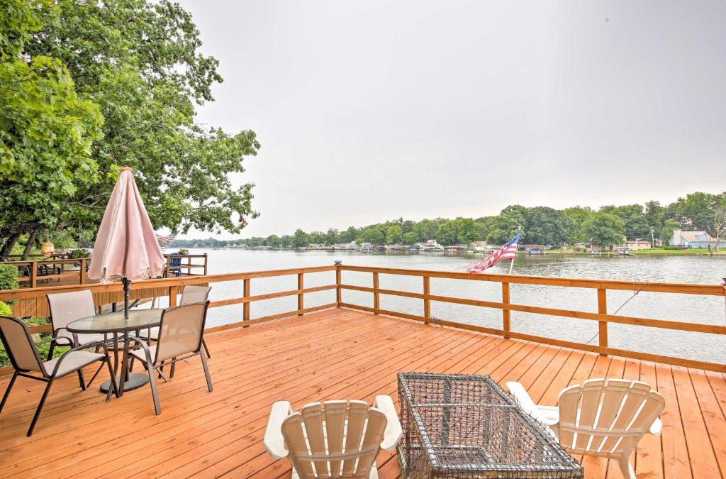 Monticello House | Lakefront Cottage with Deck Near Indiana Beach!