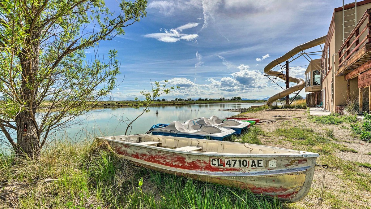 Wheatland House | Lakefront Country Home w/Waterslide & Trampoline!