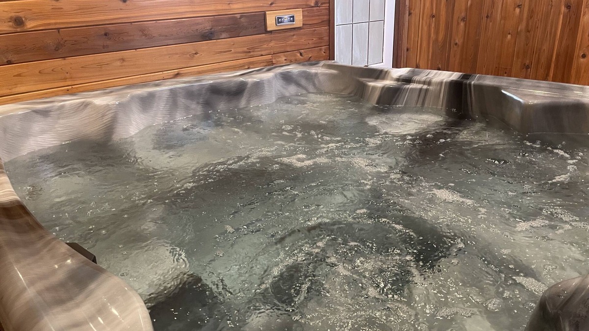 Sandy Hook Cottage | Lakefront Couples’ Retreat with Indoor Hot Tub, Spa Bathroom & Cozy Fireplace