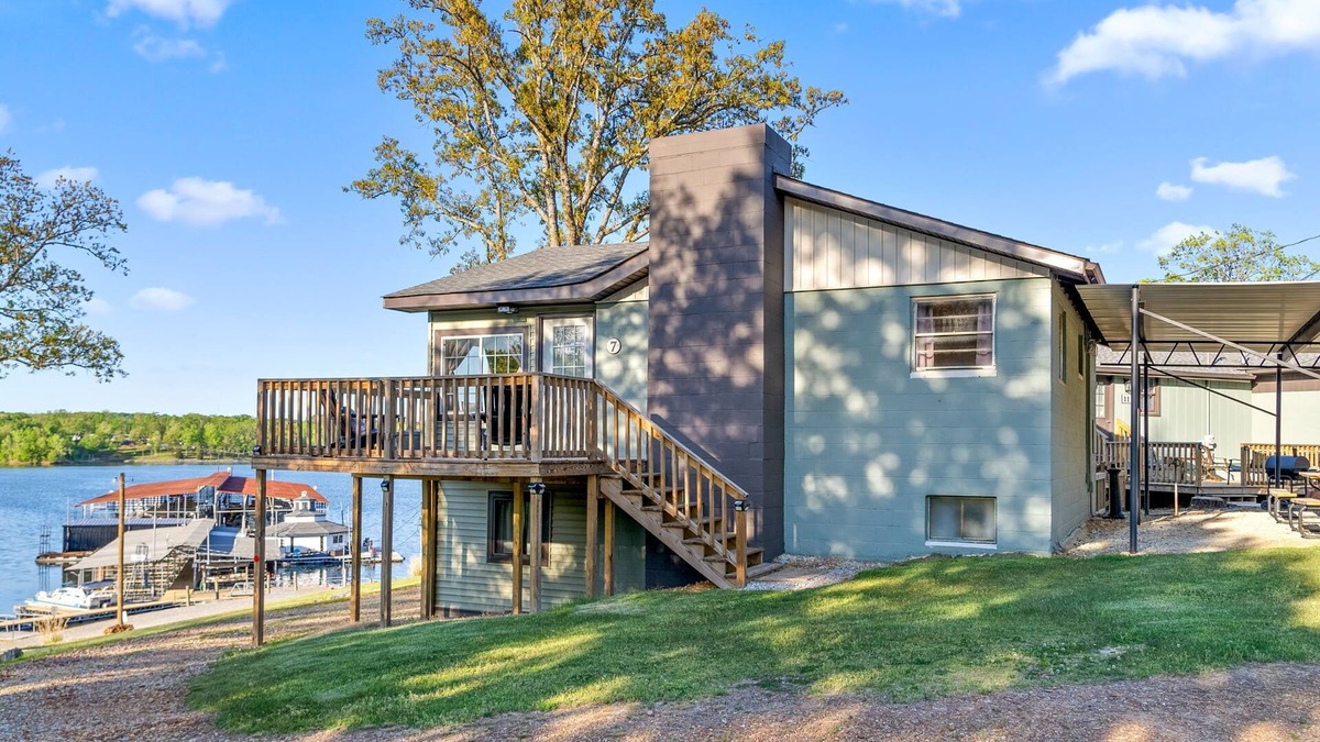 Buchanan Cabin | Lakefront Cozy 2-bedroom on Kentucky Lake. Pet-Friendly! Boat Slip Included