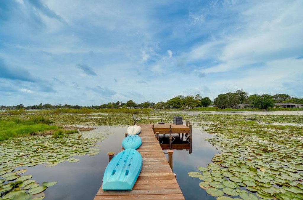 Deltona Lakes House | Lakefront Deltona Vacation Rental with Dock and Kayaks
