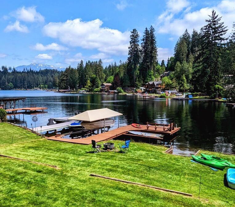 Lake Roesiger House | Lakefront: Dog Friendly, Dock, BBQ, Firepit, AC