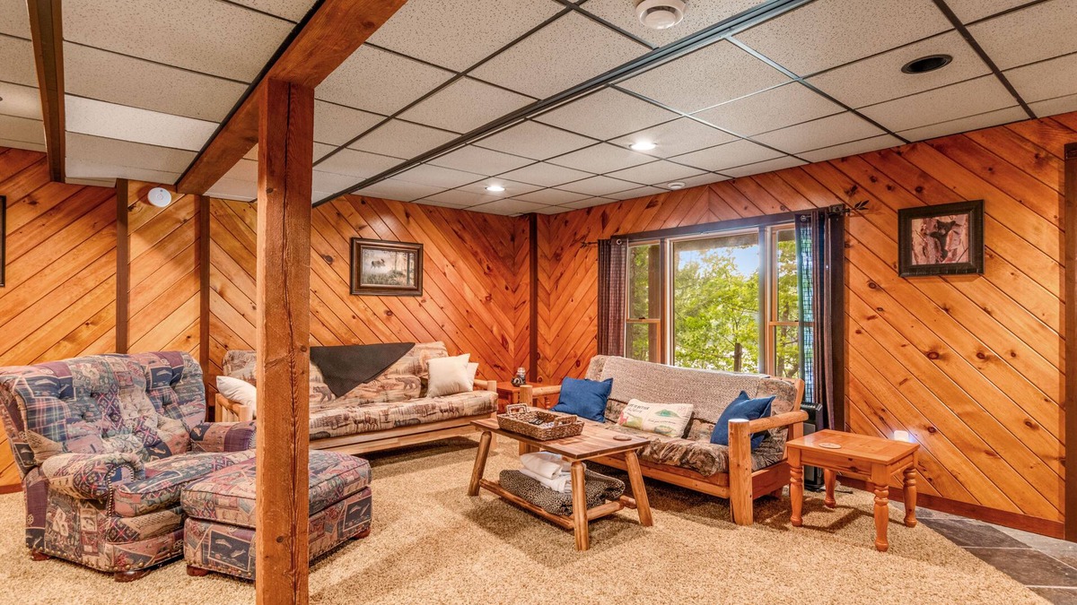 Mercer House | Lakefront dog-friendly gem with private dock, wood stove, large deck & free WiFi