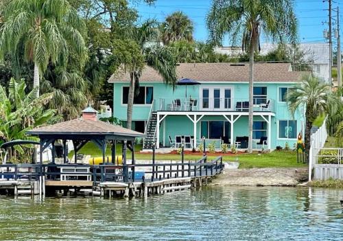 Mount Dora House | Lakefront Duplex With Pontoon Boat 3 Bed House