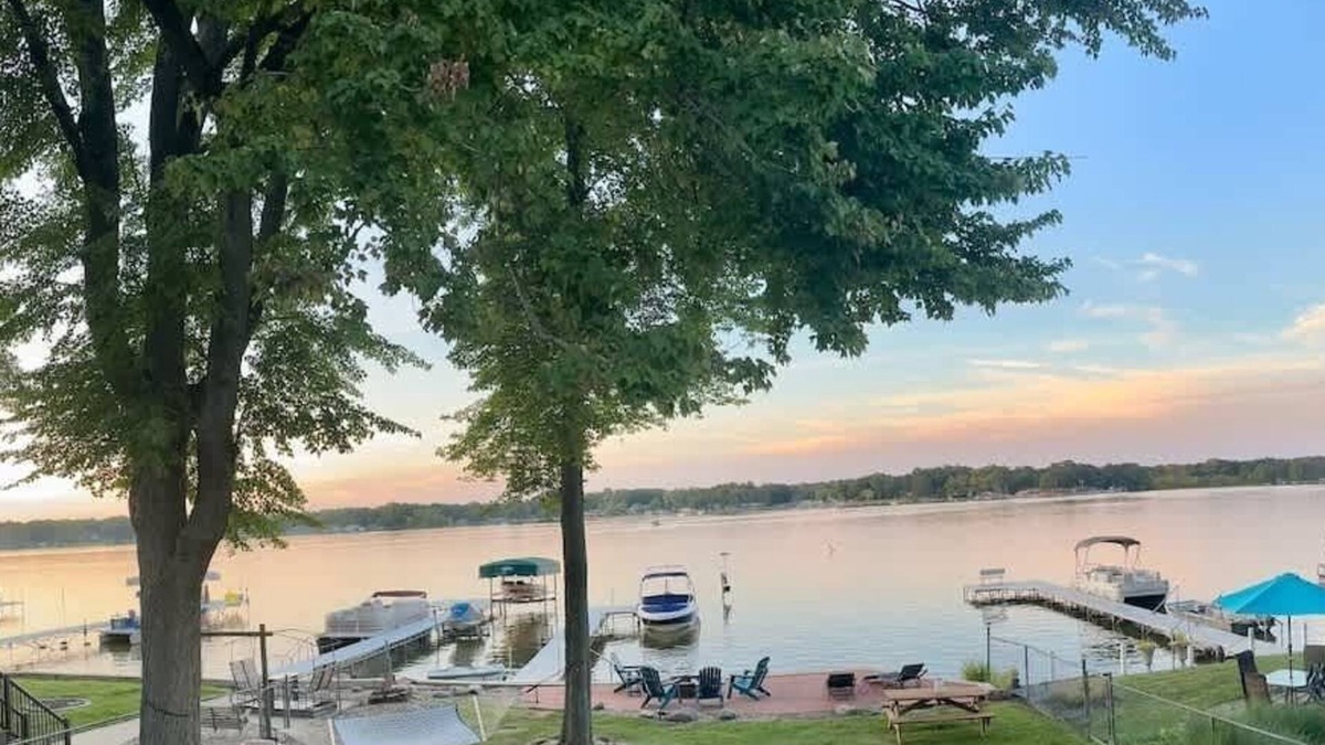 Koontz Lake House | Lakefront Escape/Koontz Lake- 3BR/3 BA-pool table