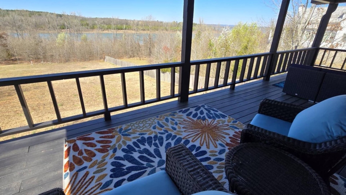 Quitman House | Lakefront Escape