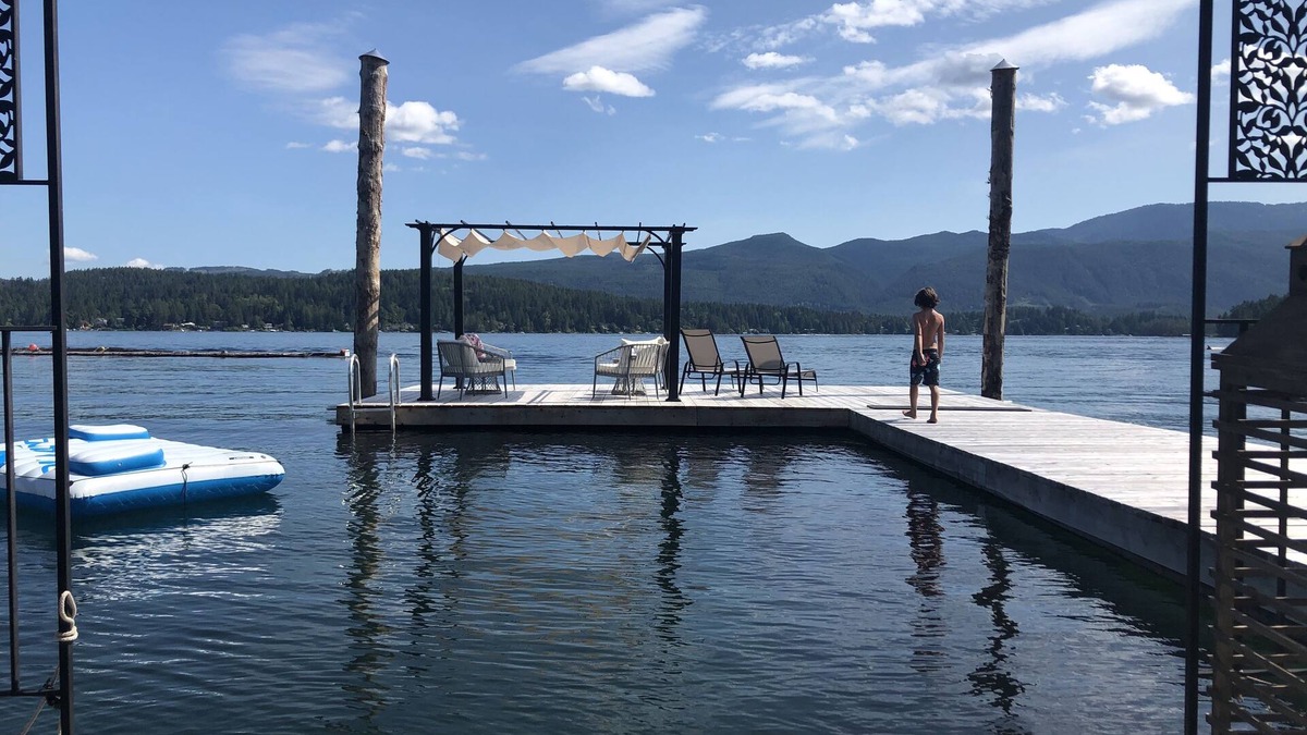 Port Alberni House | Lakefront escape with private beach and dock