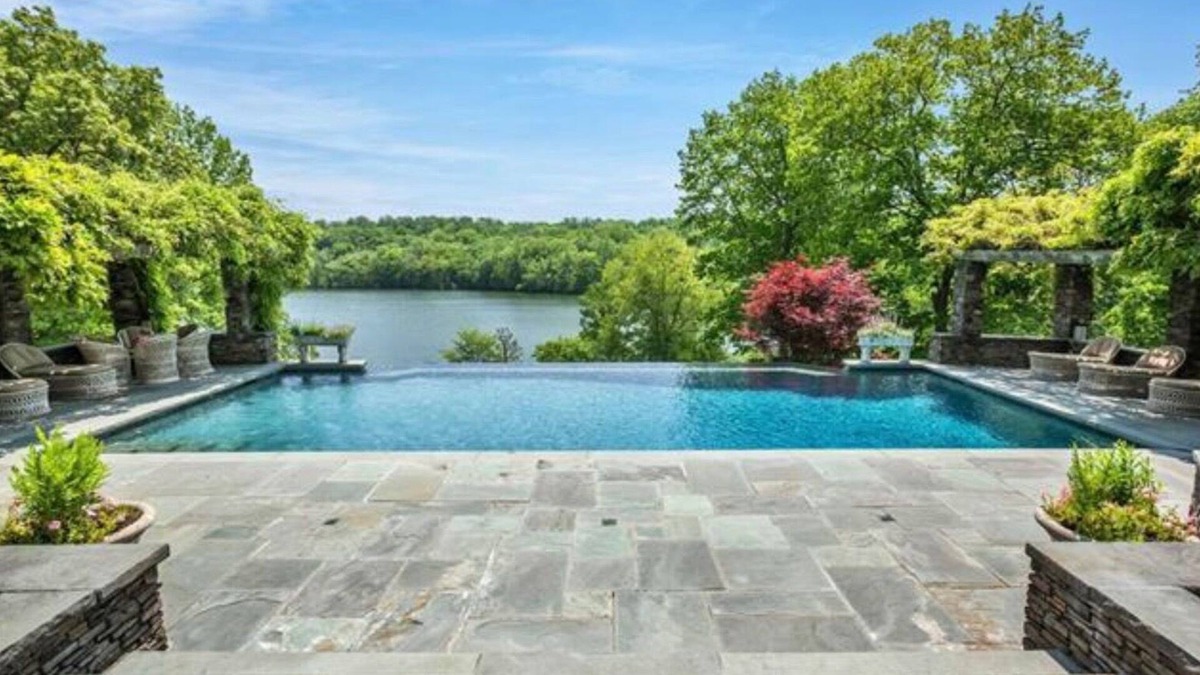 Waccabuc House | Lakefront Estate in Westchester