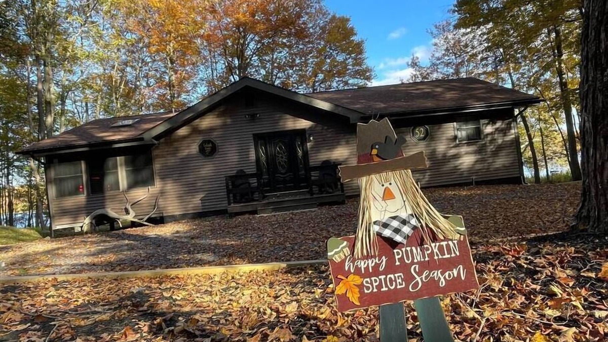 Gouldsboro House | *Lakefront Family Oasis* Kayaks* Hot Tub* Fire Pit*