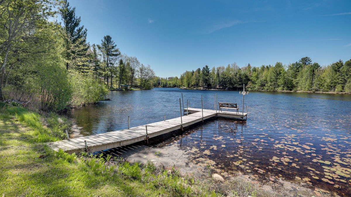 Medford Cabin | Lakefront Family Cabin w/Views in Medford