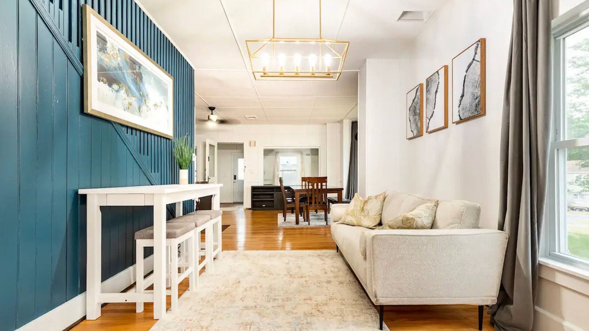 Cleveland House | Lakefront Family Getaway