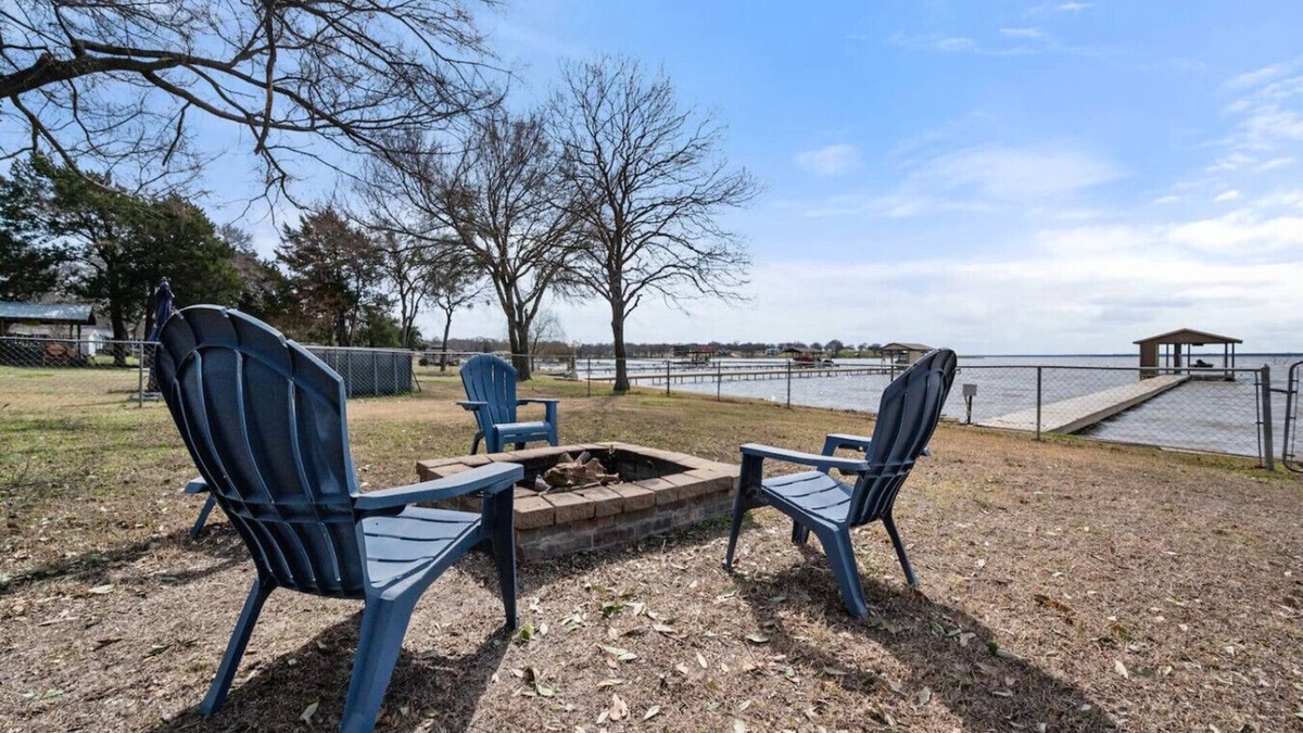 Kemp House | Lakefront Family Retreat– Private Dock & Fire Pit​