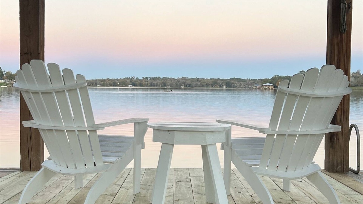Riverside Cottage | Lakefront | Fire Pit | Dogs Welcome | Dockside Den
