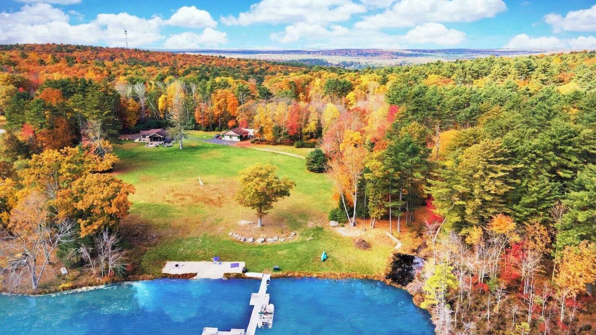 Highland Lake Cottage | Lakefront | Foliage | HotTub | GameRoom | Firepit