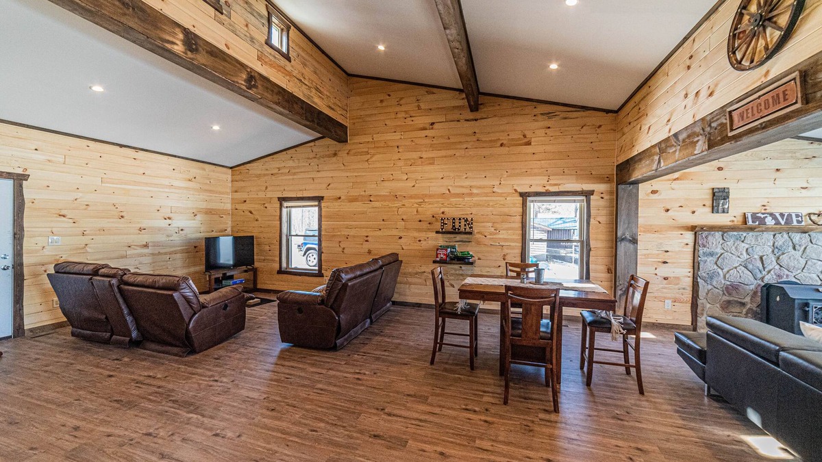 Irons House | Lakefront fully renovated log cabin perfect location