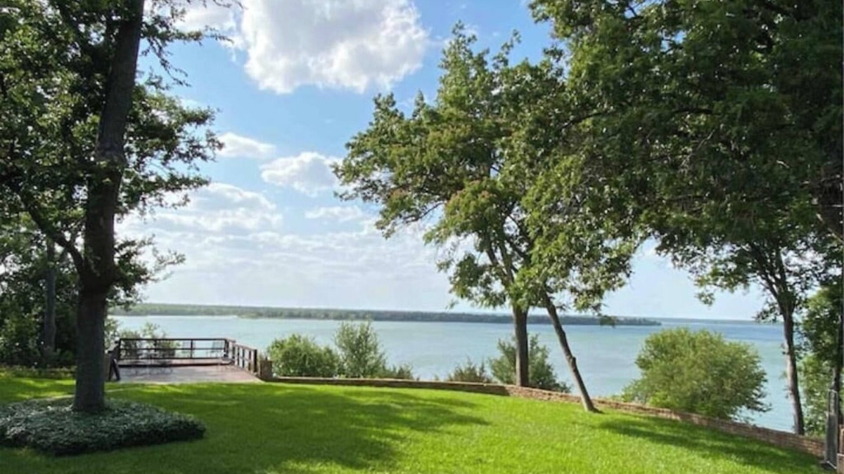 Lake Whitney House | Lakefront fun for 14+pets w/game room deck sunsets
