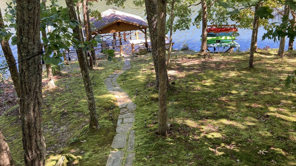 Jamestown Cabin | Lakefront, Gas Firepit. Hot Tub. Private Dock. Pup Friendly