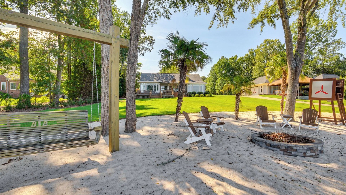 Cross Hill House | Lakefront Gem: Hot Tub, Boat Launch Near Greenwood