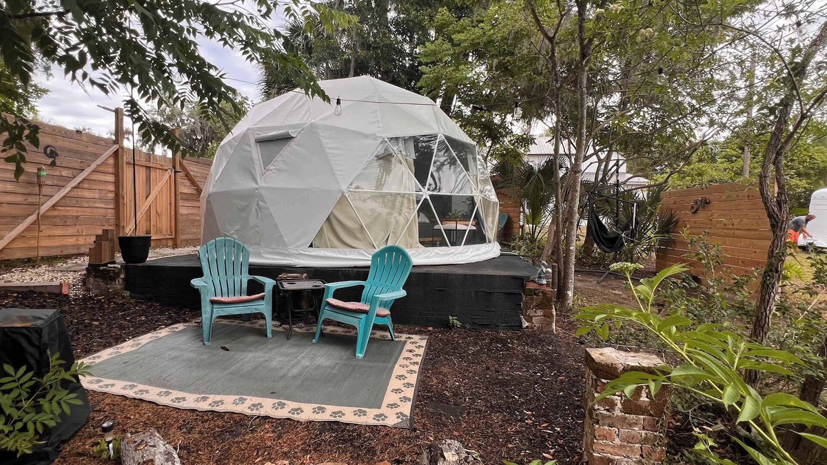 Crescent City Cabin | Lakefront Geodome with amazing sunsets
