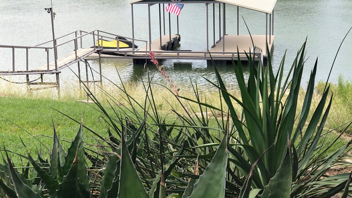 Brownwood House | Lakefront Get-Two-gether House and Cabin on Lake Brownwood in Cason Cove