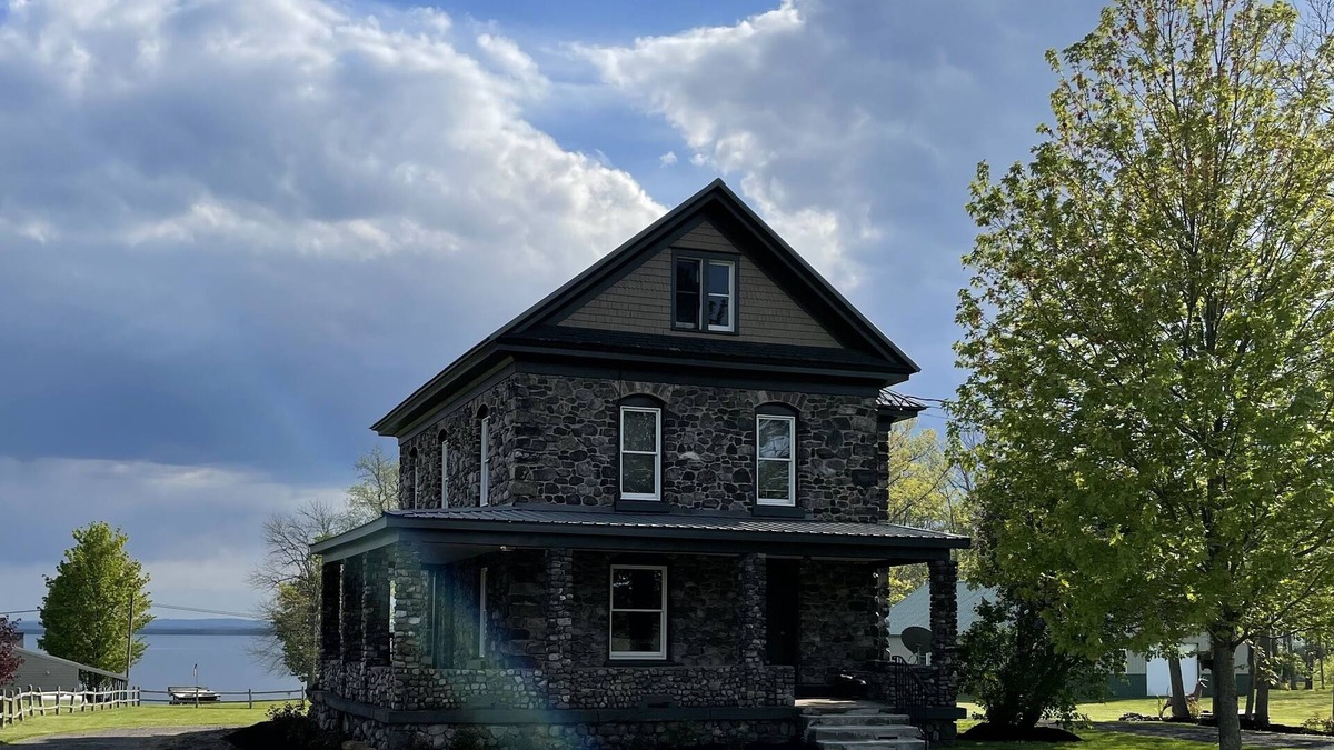 Cleveland Cottage | Lakefront Getaway at the Cozy Stone House