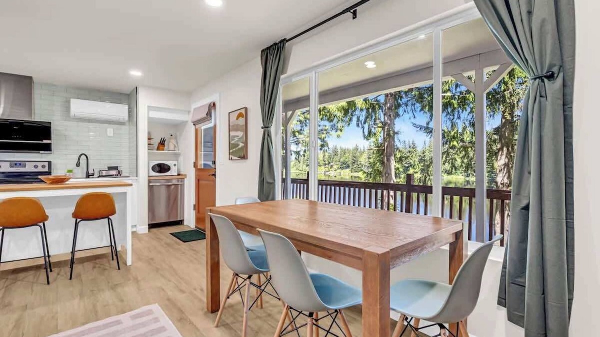Three Lakes Apartment | Lakefront Getaway For 4 with Swimming, Kayaks