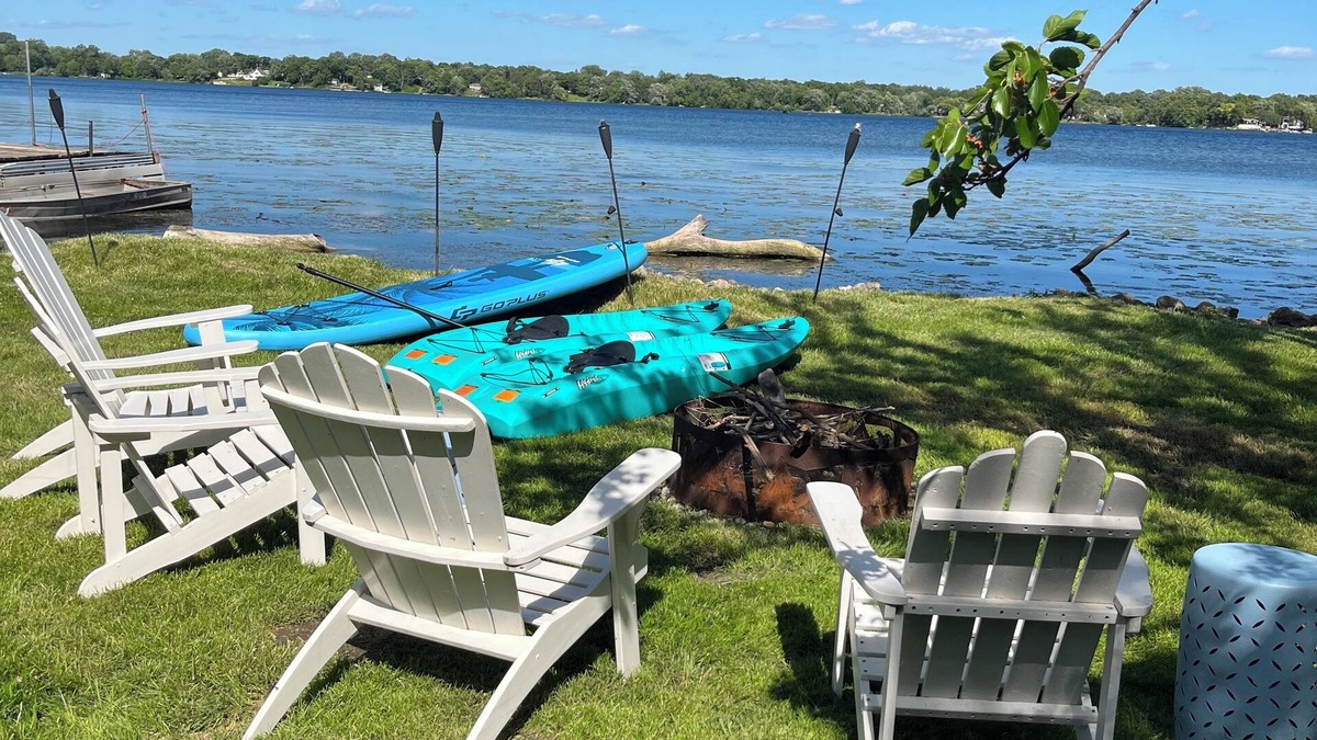Round Lake House | Lakefront Getaway