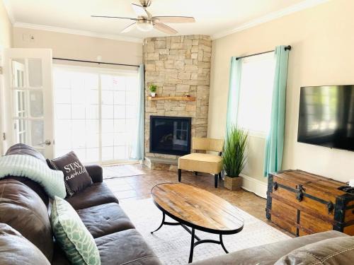 East Wakefield House | Lakefront Getaway