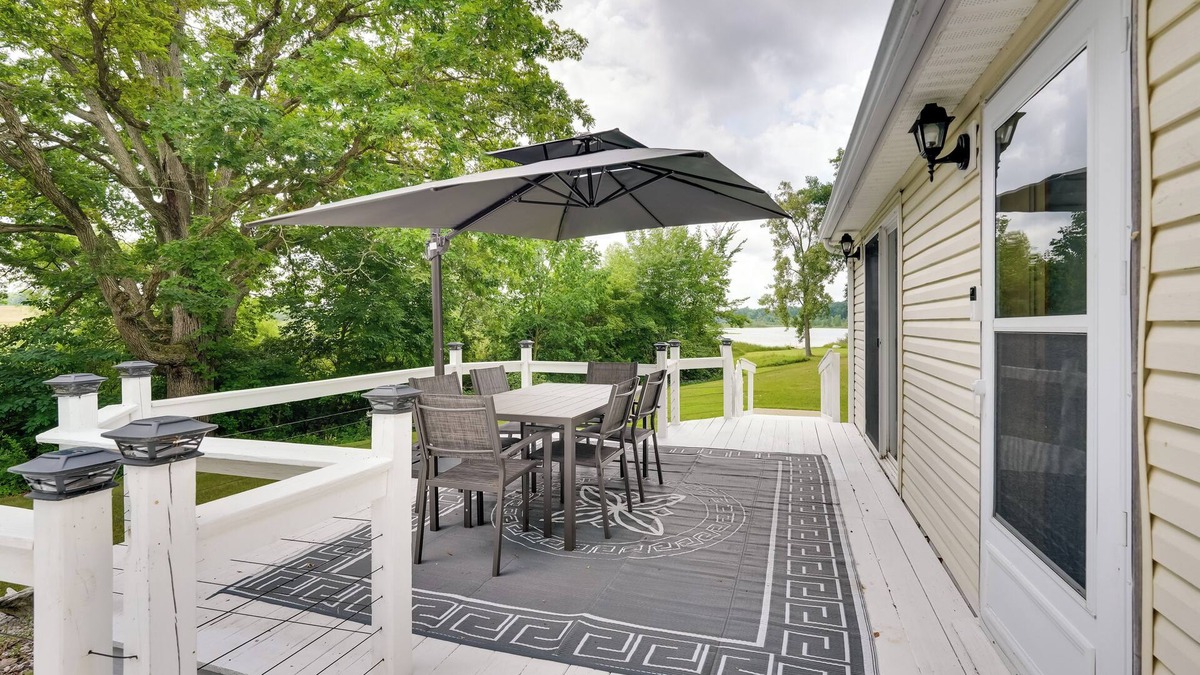 Frontier House | Lakefront Getaway w/Dock & Yard in Reading!