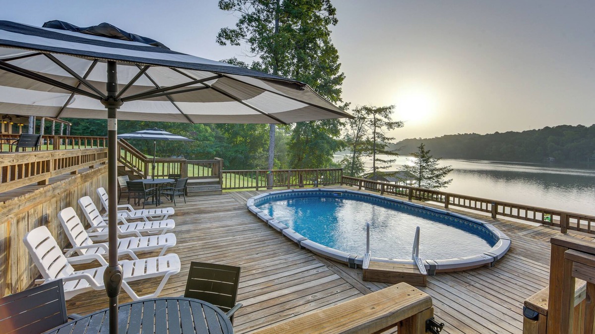 Gladewater House | Lakefront Gladewater Retreat w/Dock + Hot Tub!