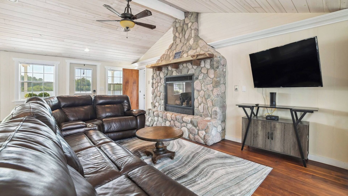 Gladwin Cottage | Lakefront Gladwin Vacation Rental w/Deck & Dock!