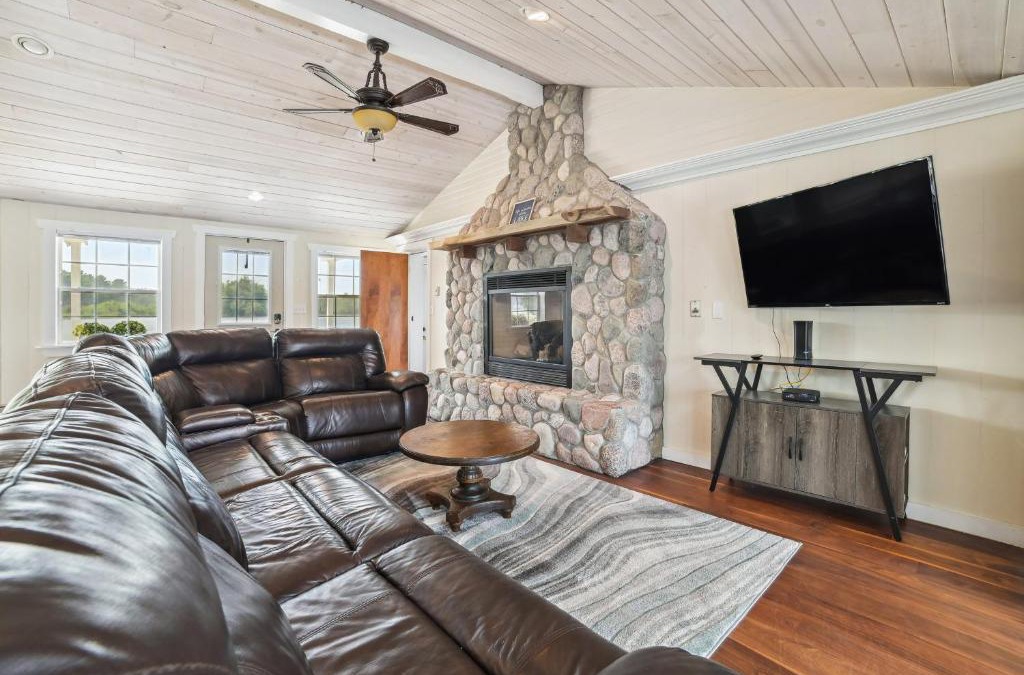 Gladwin House | Lakefront Gladwin Vacation Rental with Deck and Dock!