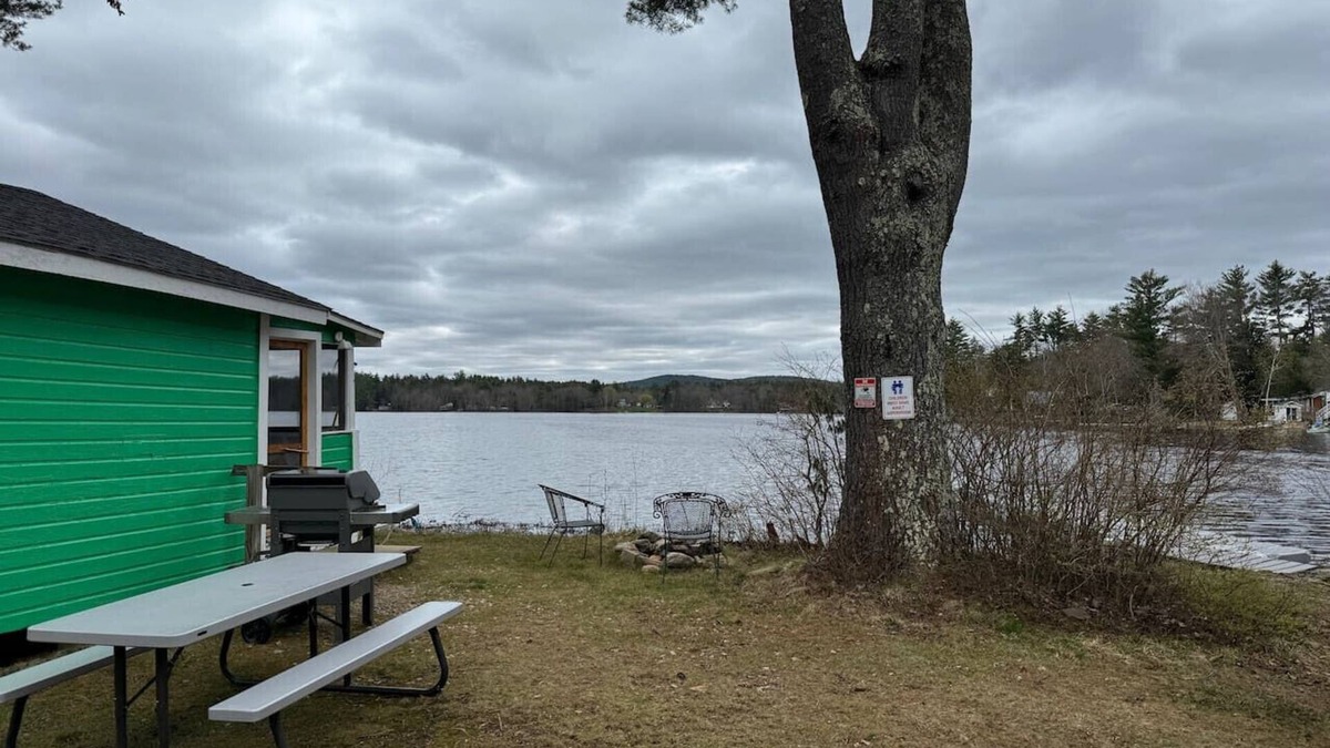 Northwood Cottage | Lakefront Green Cottage